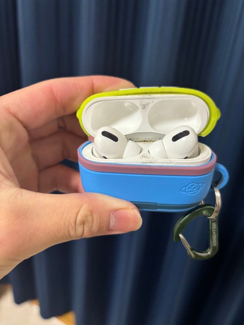 AirPods Pro エイリアンデザインケース付き