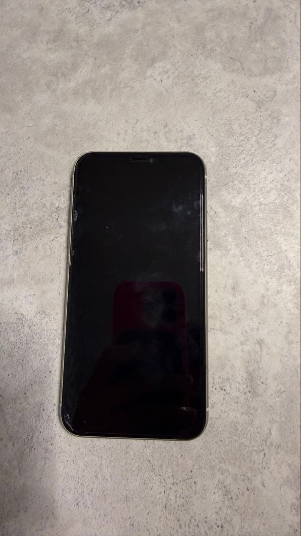 Apple iPhone 11 ホワイト　バッテリー８０%