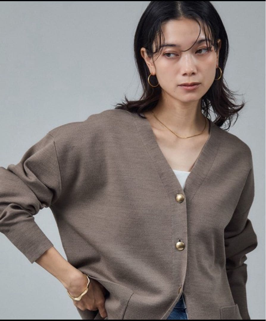 ウールVネック金ボタンカーディガン サロン アダム エ ロペ