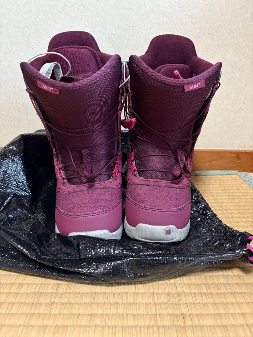 BURTON MINT-ASIAN FIT スノーボードブーツ　女性用（美品）