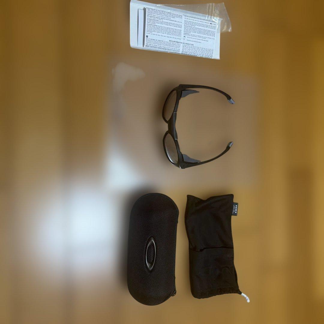 Oakley Clifden Matte Black サングラス