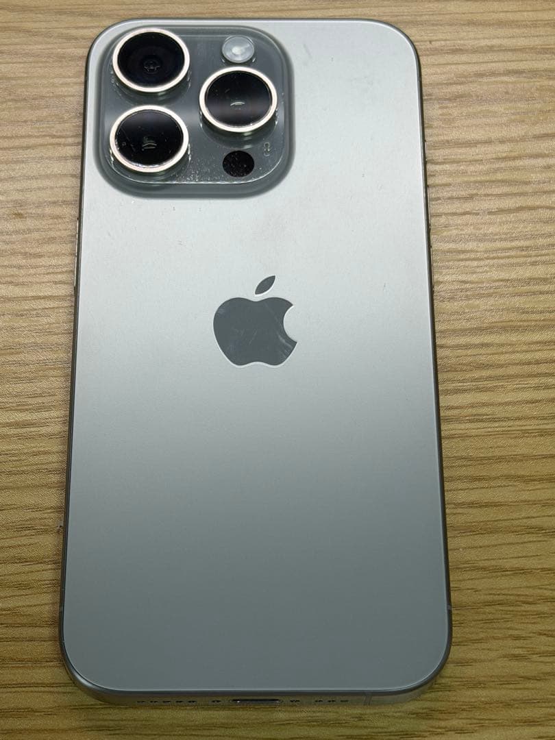 Apple iPhone 15Pro ナチュラルチタニウム本体 256GB