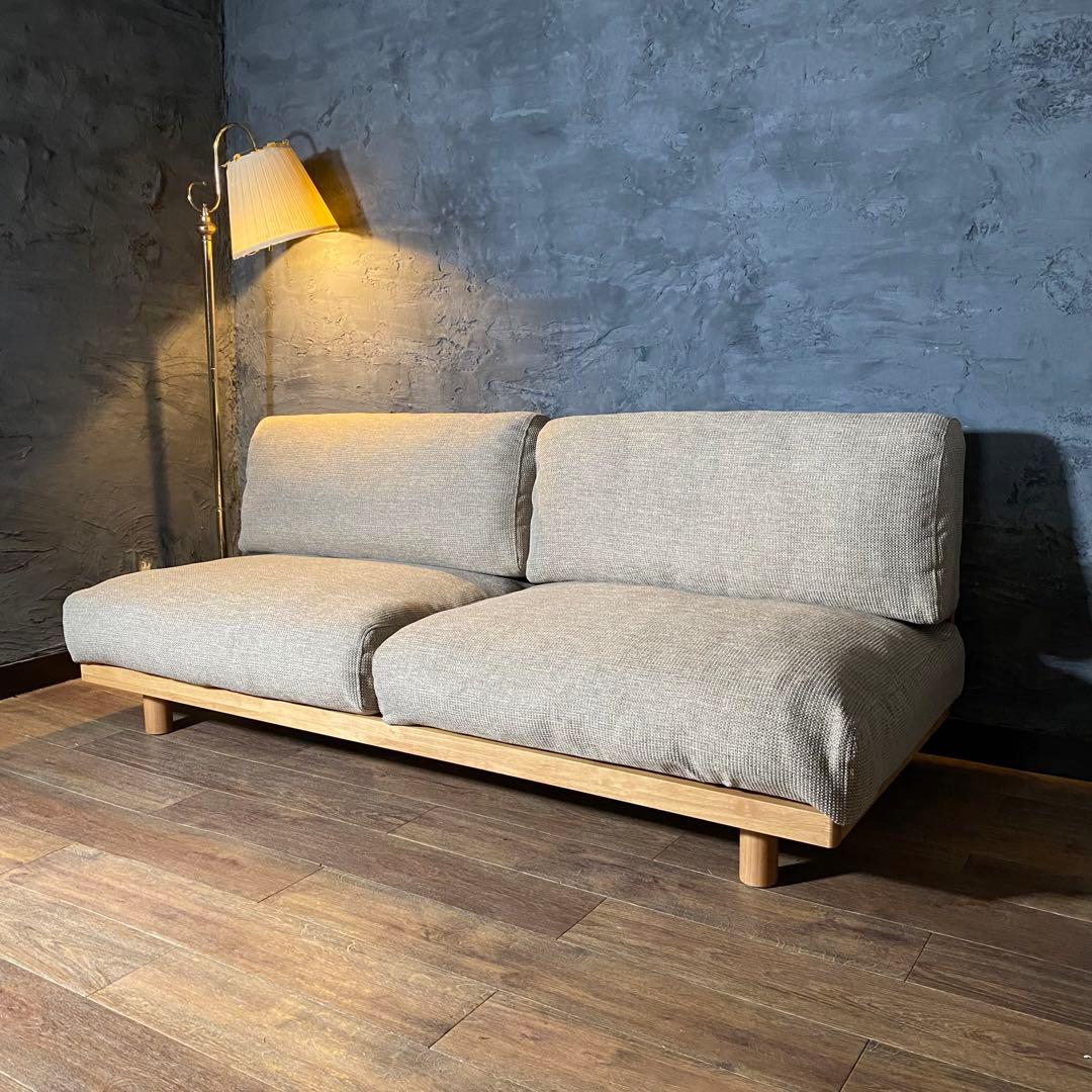 首都圏送無料〜　10万 ゆったり座れるアームレスソファ　３シーター　ベージュ