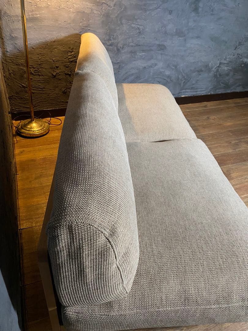 首都圏送無料〜　10万 ゆったり座れるアームレスソファ　３シーター　ベージュ