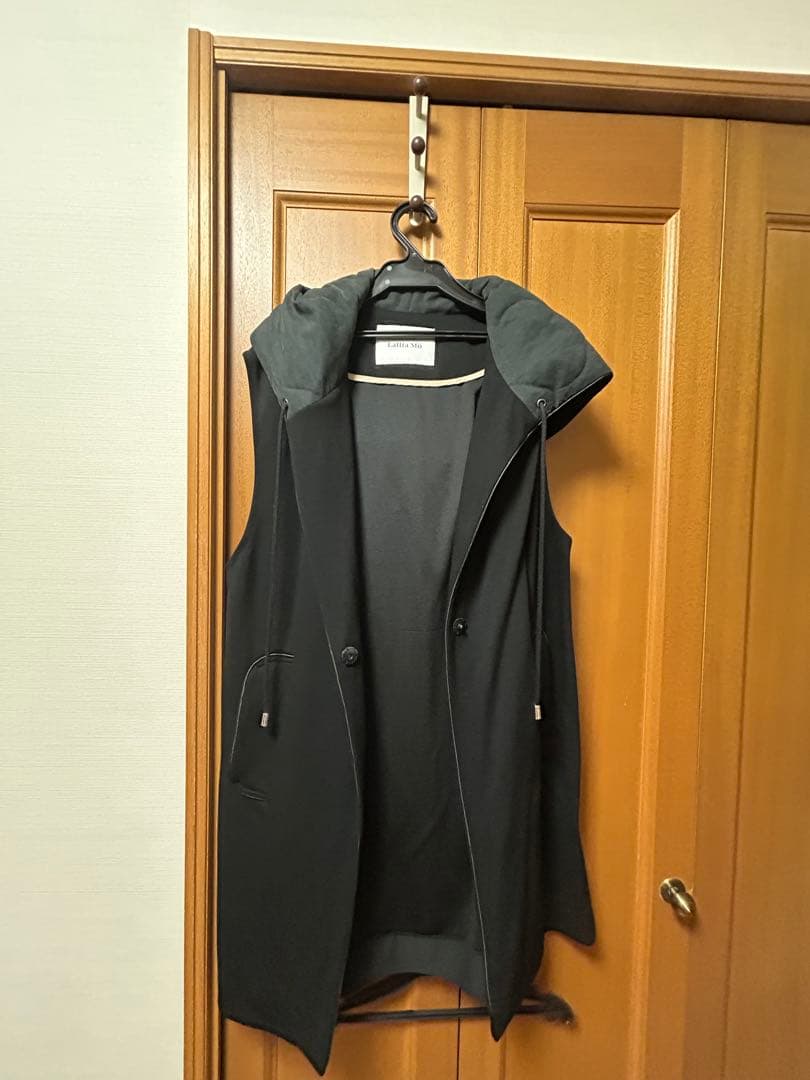 フードベスト付きロングコート ブラック