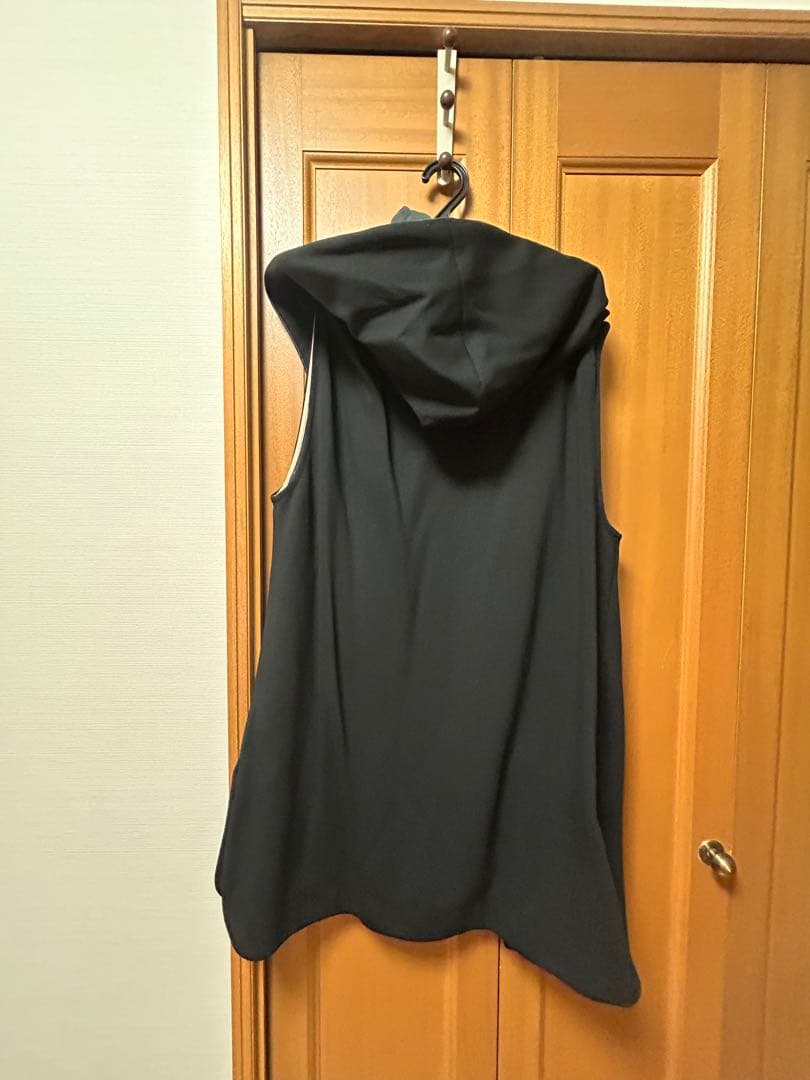 フードベスト付きロングコート ブラック