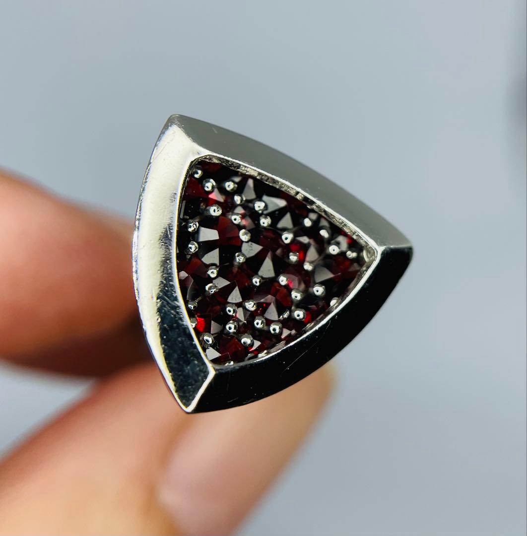 三角形デザイン カフリンクス パイロープガーネット シルバー仕上げ