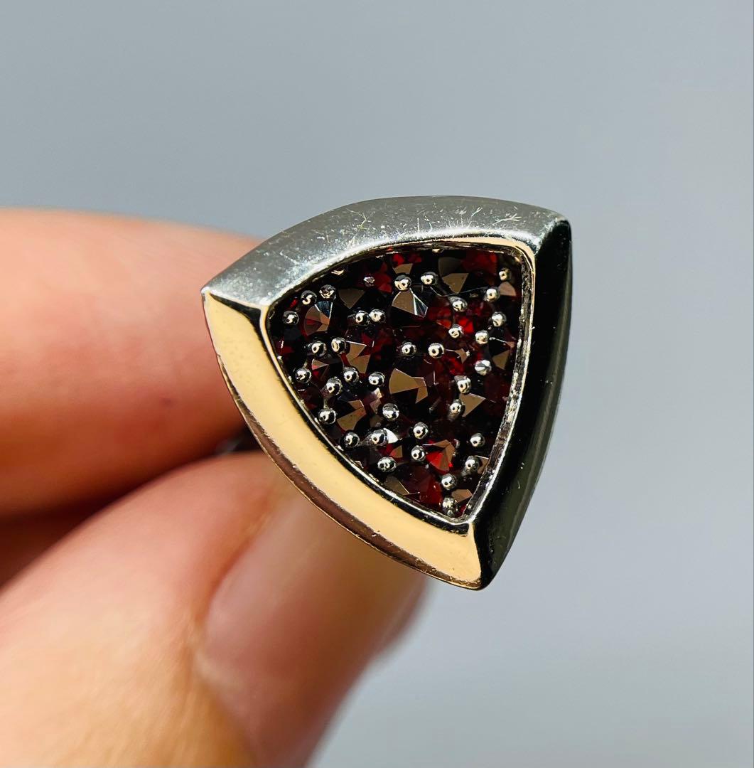 三角形デザイン カフリンクス パイロープガーネット シルバー仕上げ