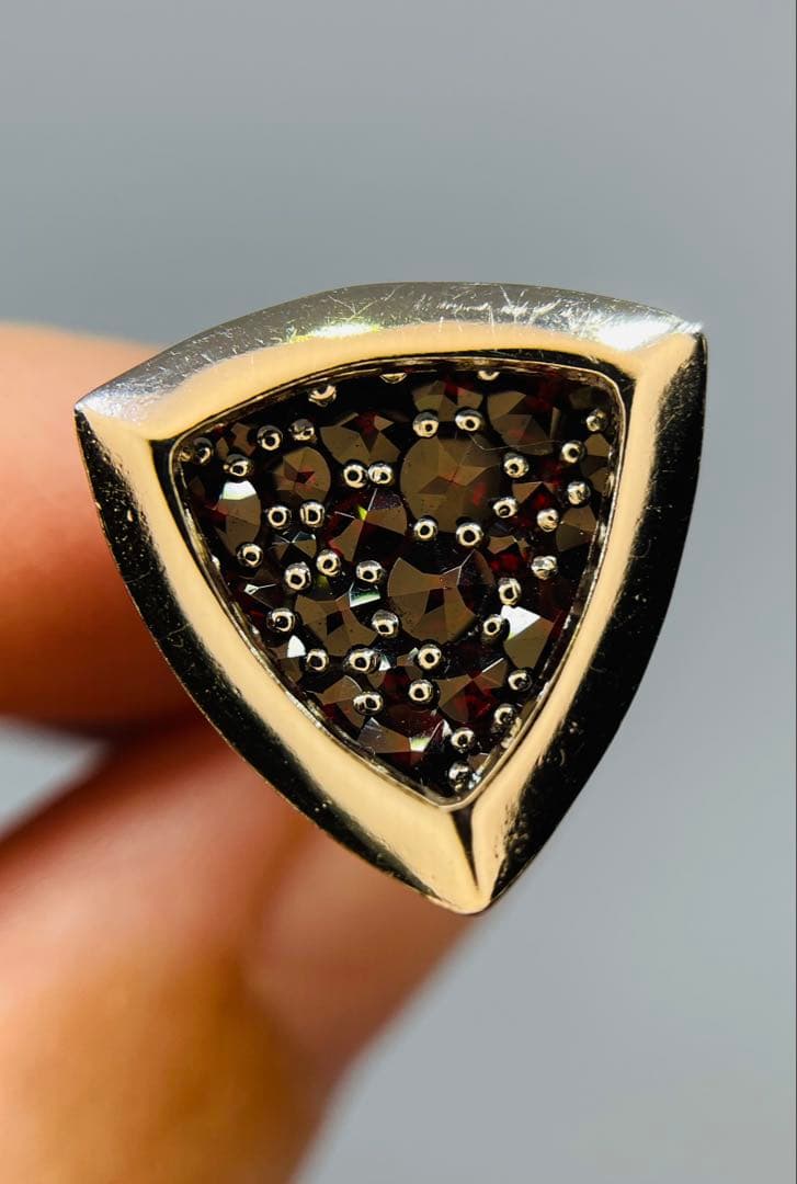 三角形デザイン カフリンクス パイロープガーネット シルバー仕上げ