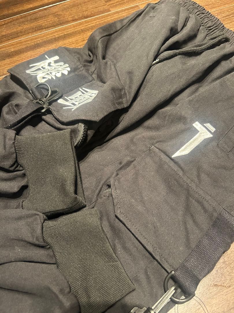 めりり　カーゴパンツ 黒 ジッパーポケット付き