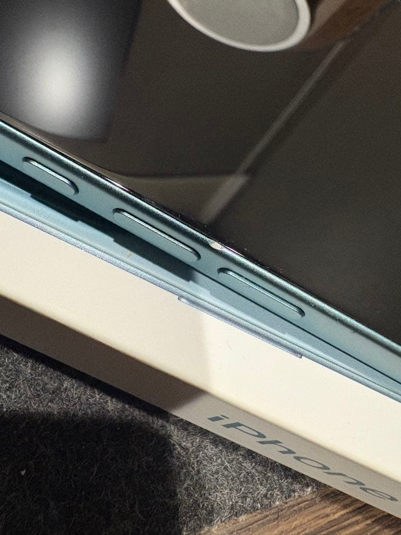 ひび割れあり iPhone16/ 128GB/ ティール