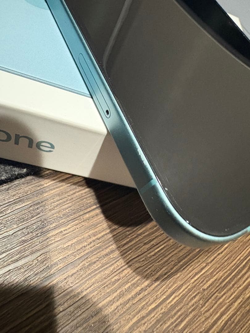 ひび割れあり iPhone16/ 128GB/ ティール