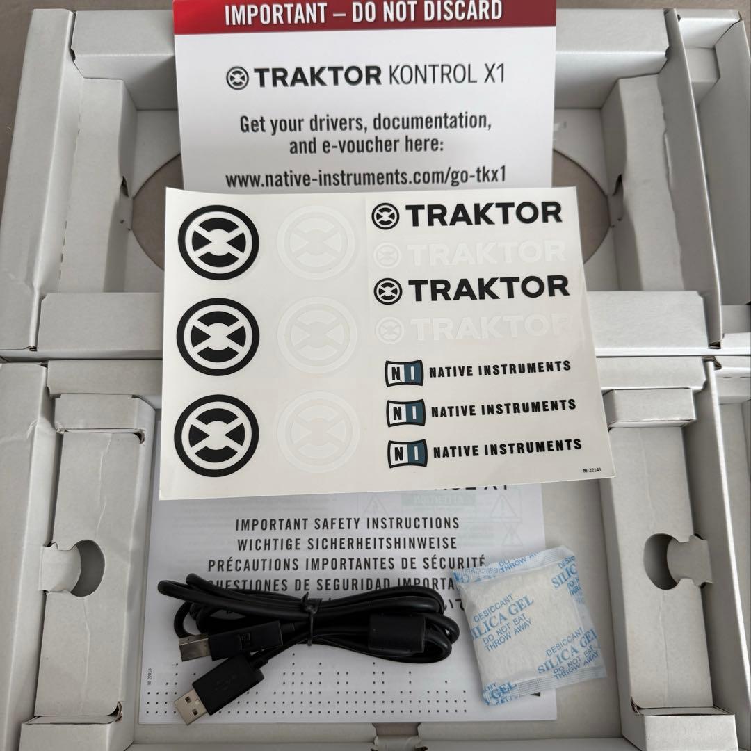 TRAKTOR KONTROL X1 mk2（専用ケース付き） ①