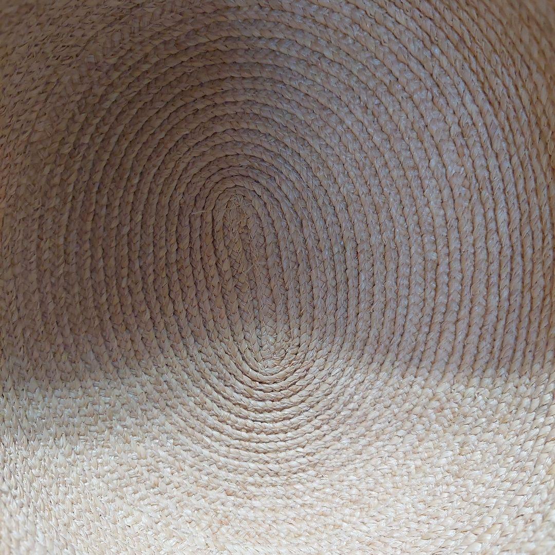 つばの形が可愛いヘレンカミンスキー ラフィア・麦わら帽子
