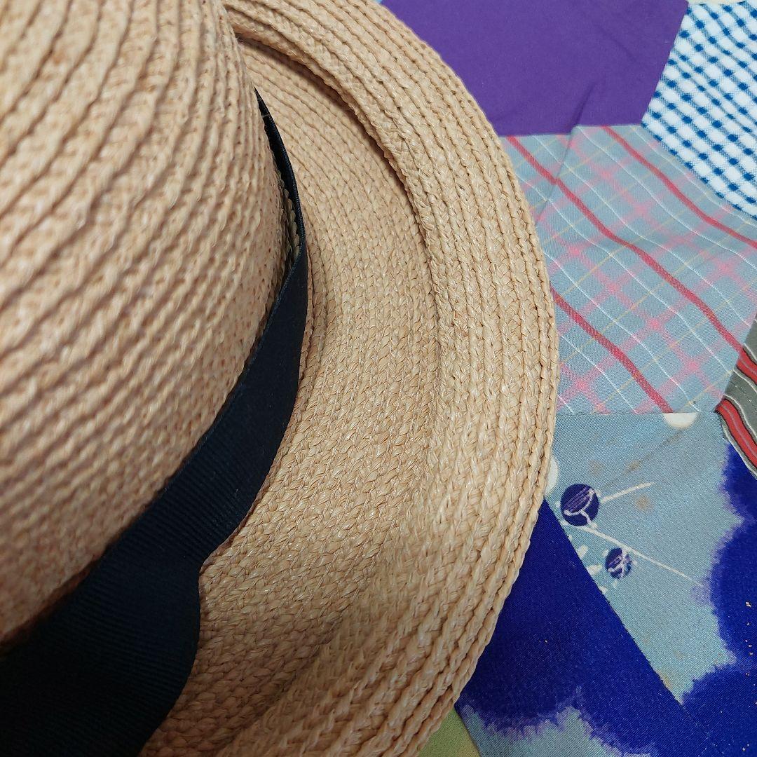 つばの形が可愛いヘレンカミンスキー ラフィア・麦わら帽子