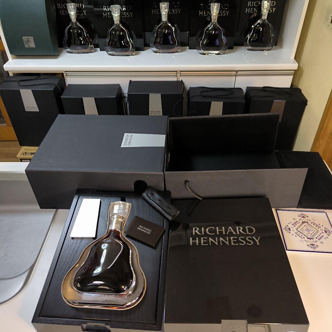 こだ 正規品のヘネシー リシャール、未開封、専用箱、外箱 、カード付き