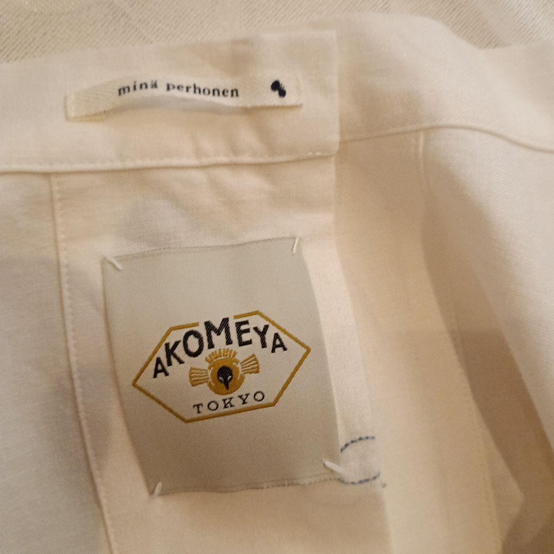 蝶の刺繍入り白い長袖エプロン