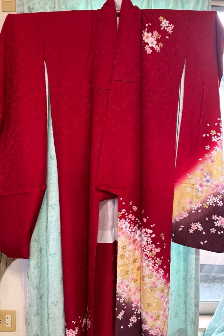 振袖 成人式 赤い桜柄振袖と金色帯