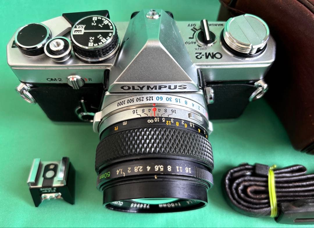 ★ OLYMPUS OM-2 (革ケース付)+ ★ 標準レンズ 50mm