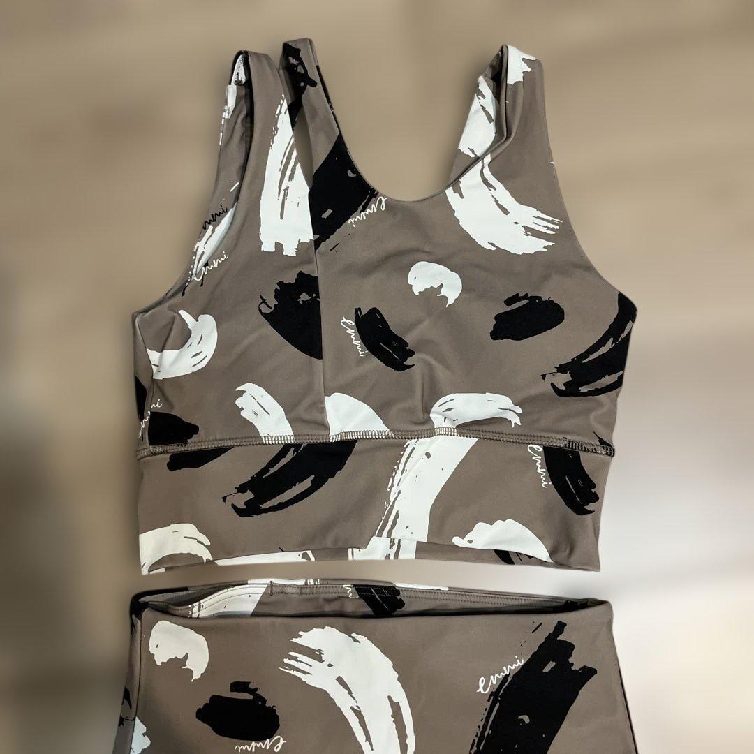 エミヨガ emmiヨガウェア　ブラトップ&レギンス