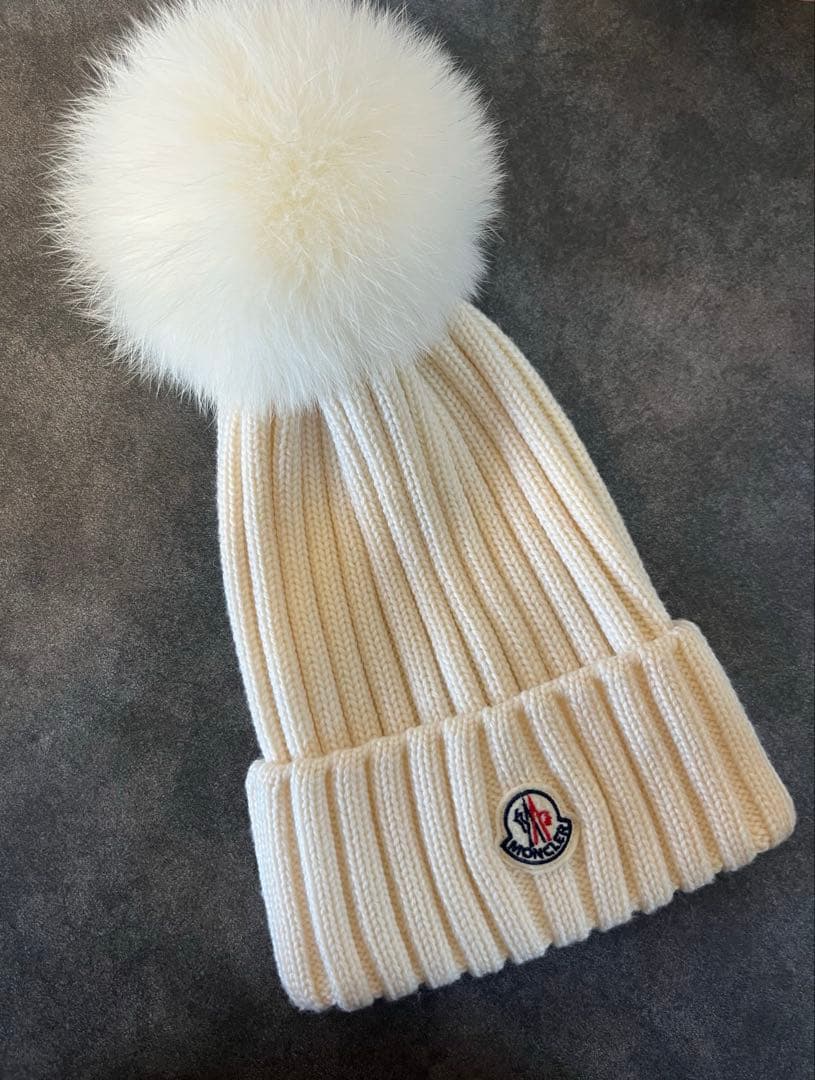MONCLER ポンポン付きニット帽 アイボリー