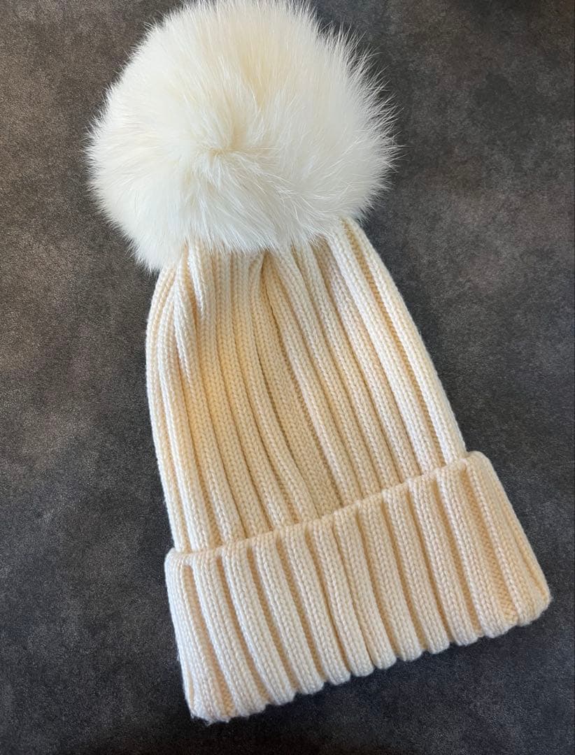 MONCLER ポンポン付きニット帽 アイボリー