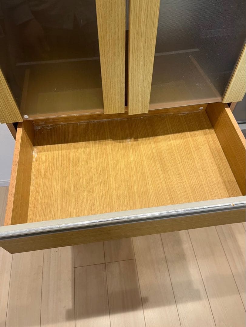 食器棚　ニトリ　イケア　木目調 食器棚 ガラス扉付き　台所