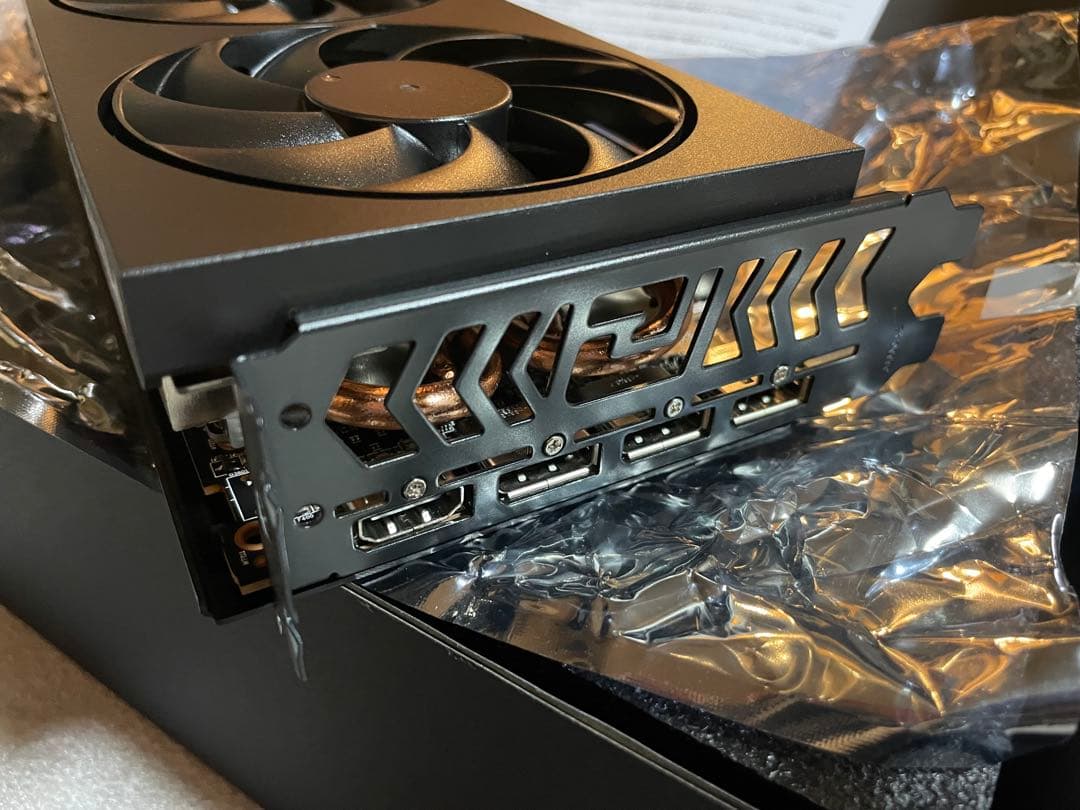 玄人志向 AMD RADEON RX7800XT メモリ16GBトリプルファン