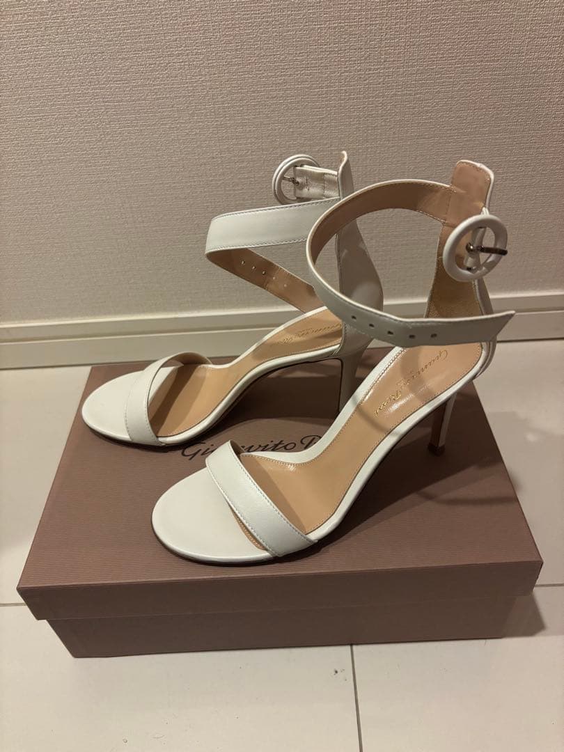 りんご　Gianvito Rossi ジャンヴィトロッシ　サンダル 2品