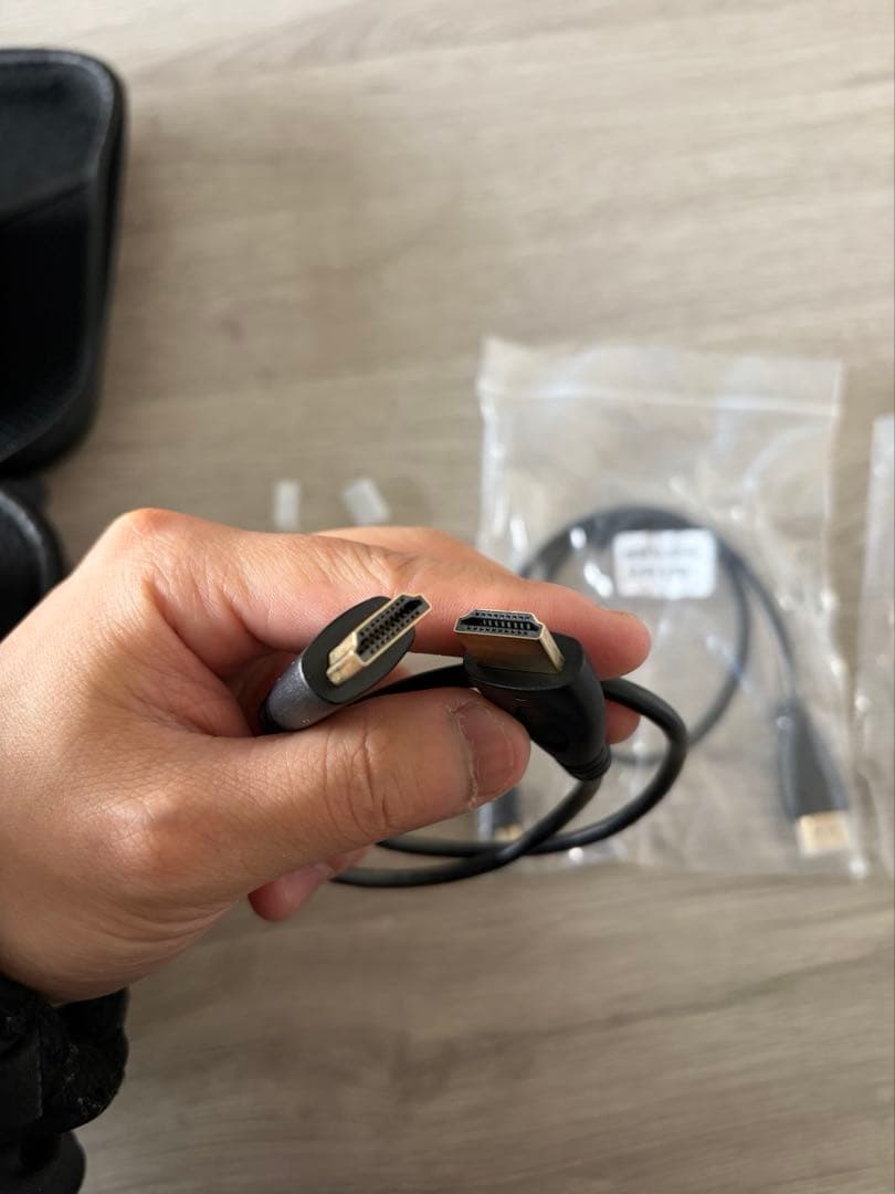 NEEWER F700 カメラモニターマウント付