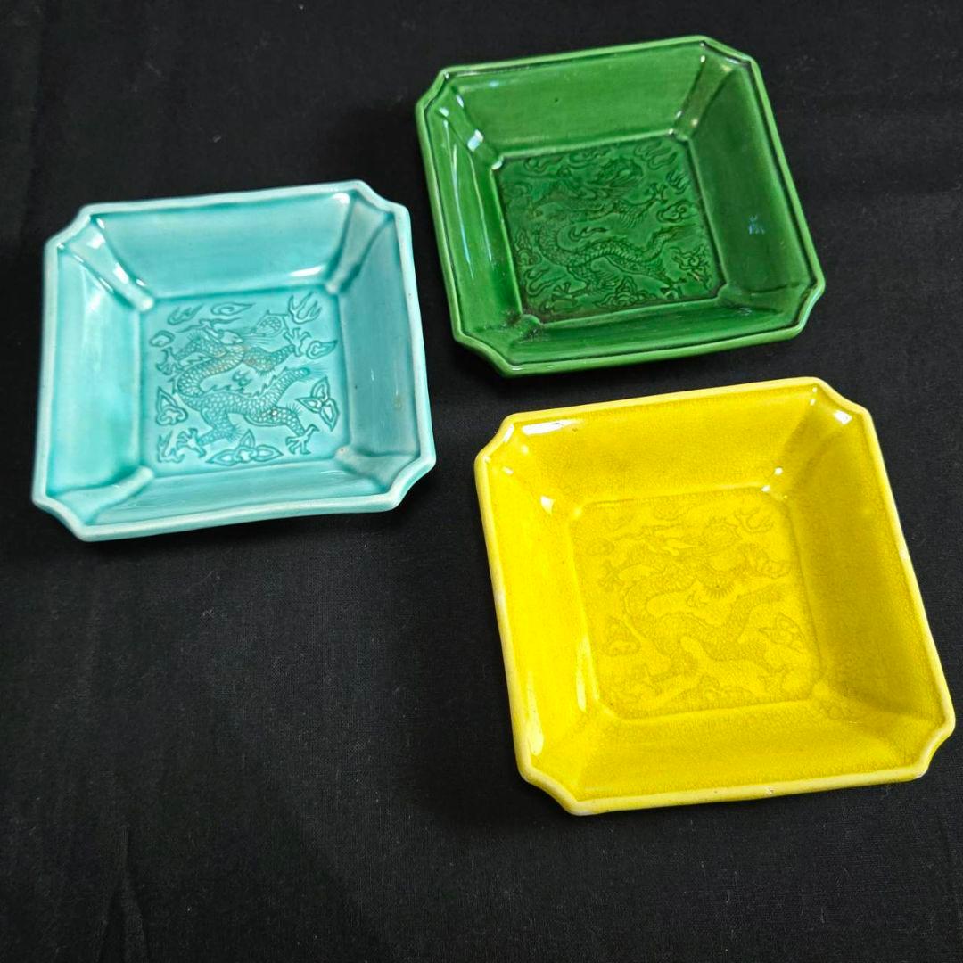 M-1256 珉平焼角切り皿色違い3客 江戸後期