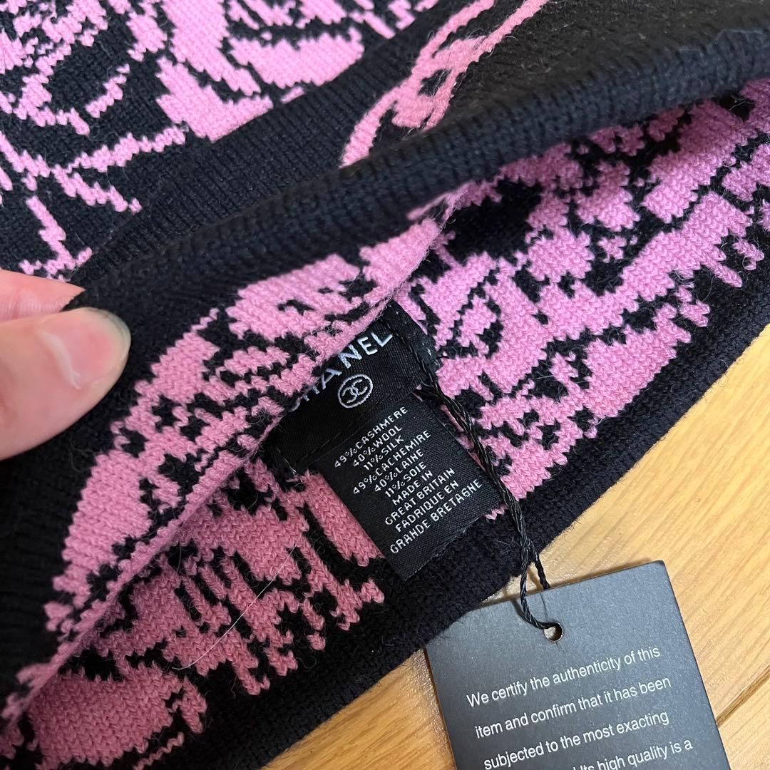 CHANEL ロゴ入り ビーニー帽子 黒・ピンク　ノベルティ　シャネル