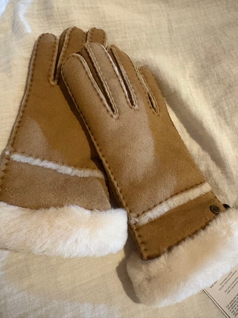 【新品未使用】UGG シープスキンシームドグローブ (手袋) Chestnut