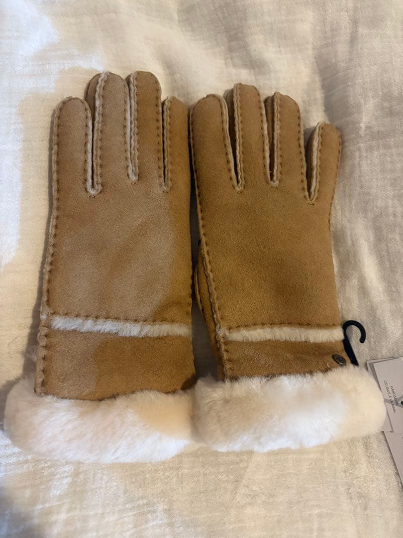 【新品未使用】UGG シープスキンシームドグローブ (手袋) Chestnut