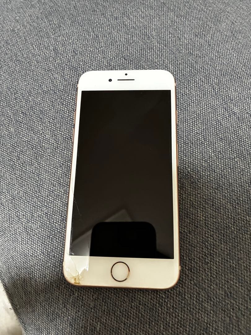 iPhone 8 ゴールド 画面ひびあり