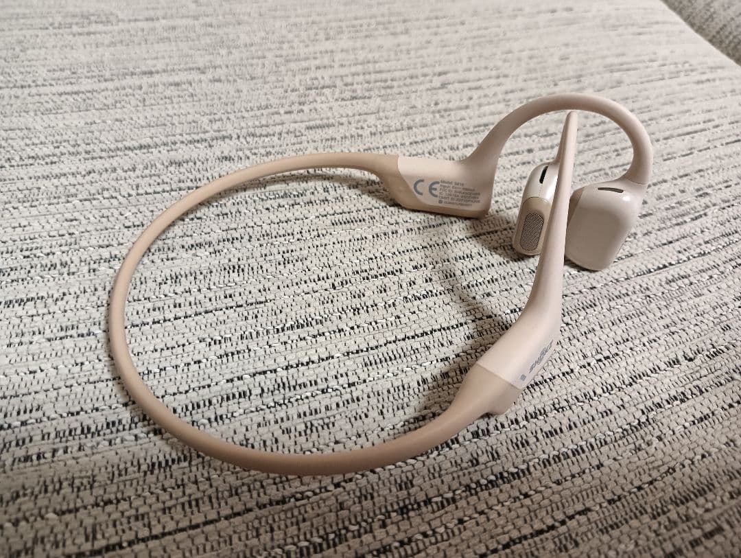 美品 希少ベージュ Shokz Openrun pro 本体、充電ケーブル