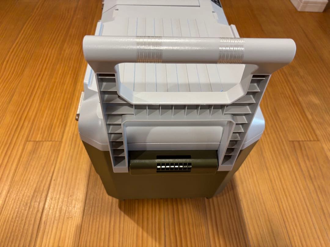 Makitaポータブル冷蔵庫 CW001Ｇ＋バッテリー18v６.0ah2個付美品