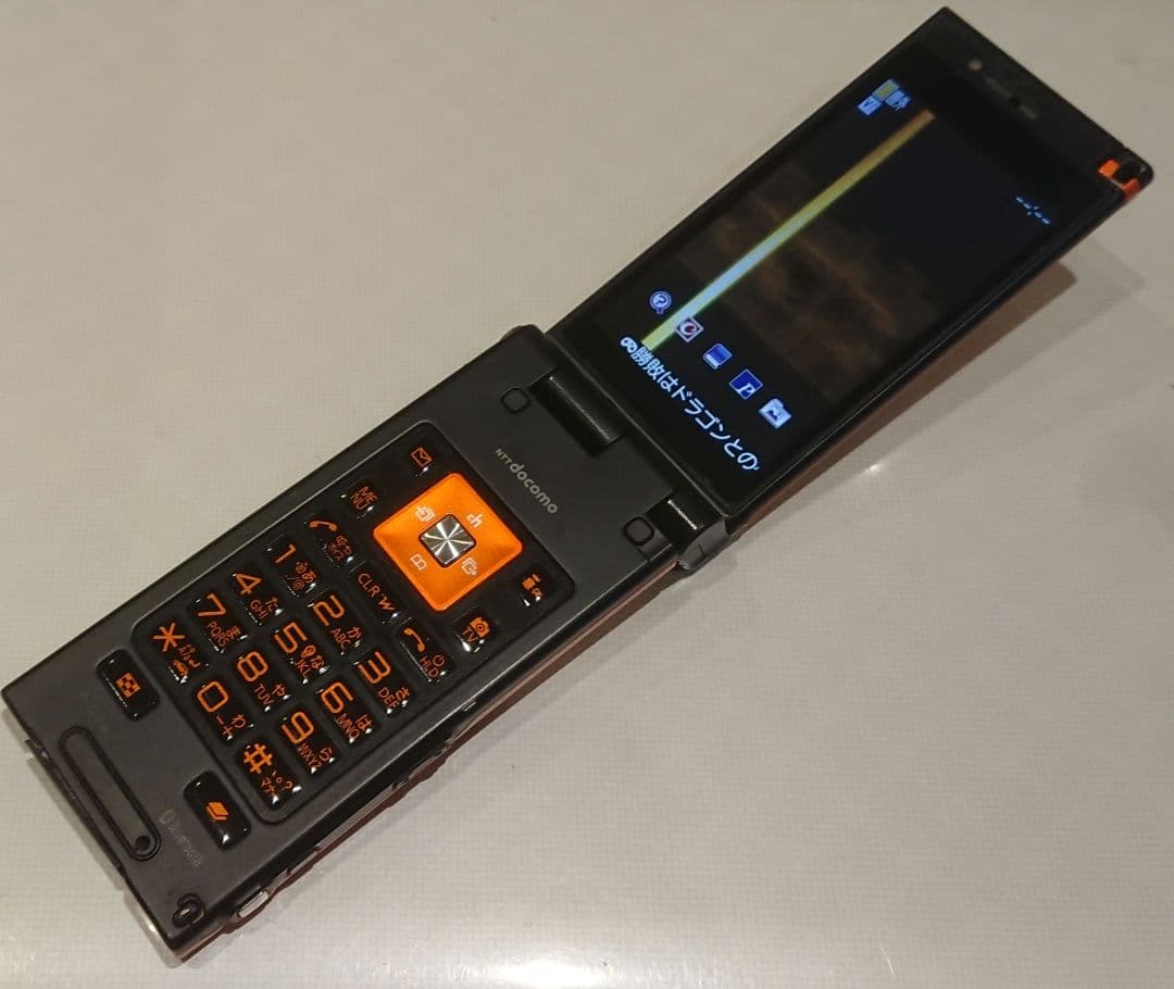 ドコモ docomo P-04B オレンジ ガラケー ゲーム ガンダム 携帯