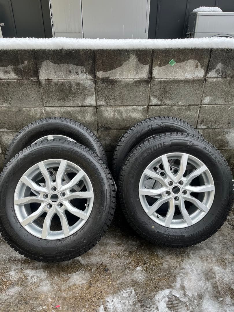 ジャガー　E-PACE Bridgestone 235/65R17 スタッドレス