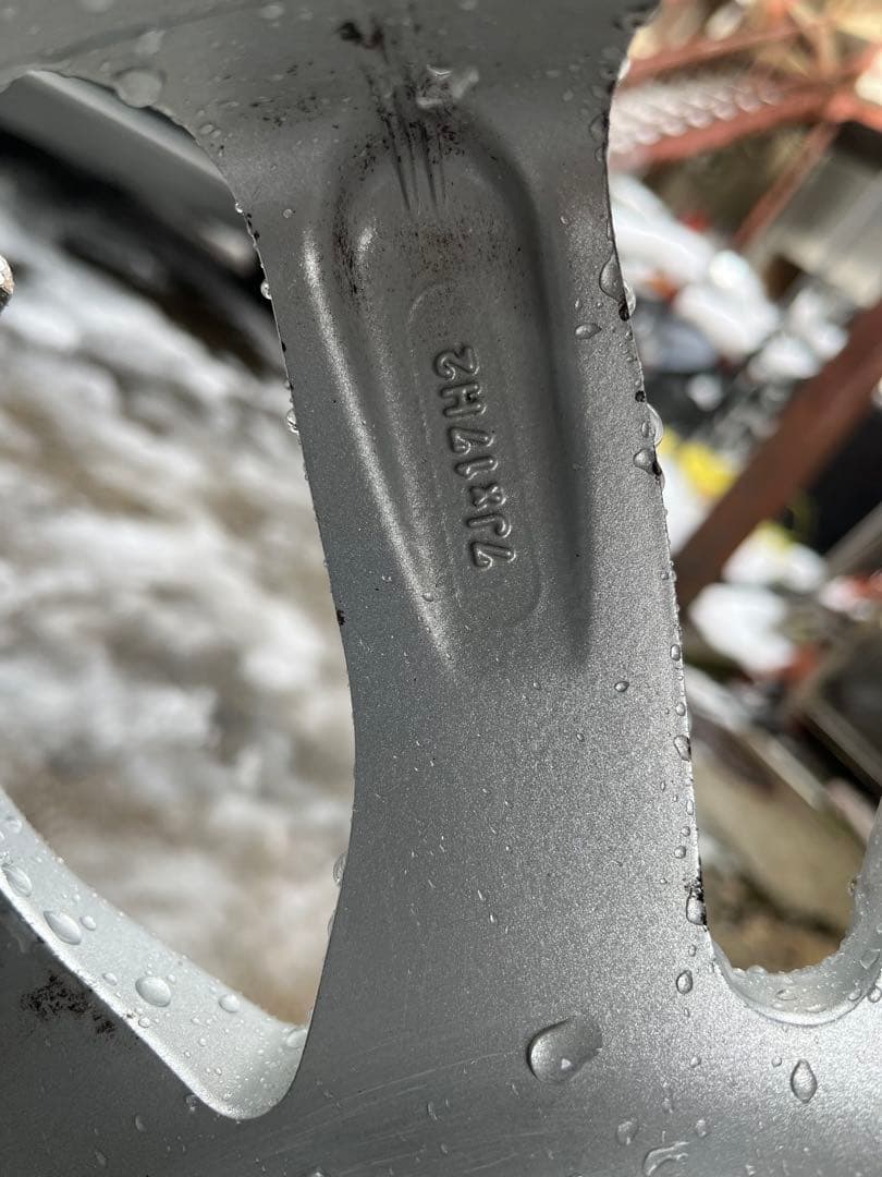 ジャガー　E-PACE Bridgestone 235/65R17 スタッドレス