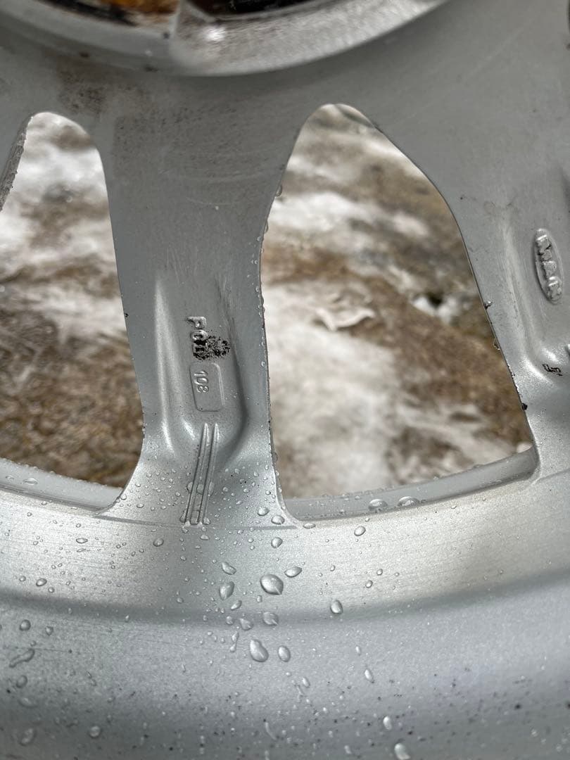 ジャガー　E-PACE Bridgestone 235/65R17 スタッドレス