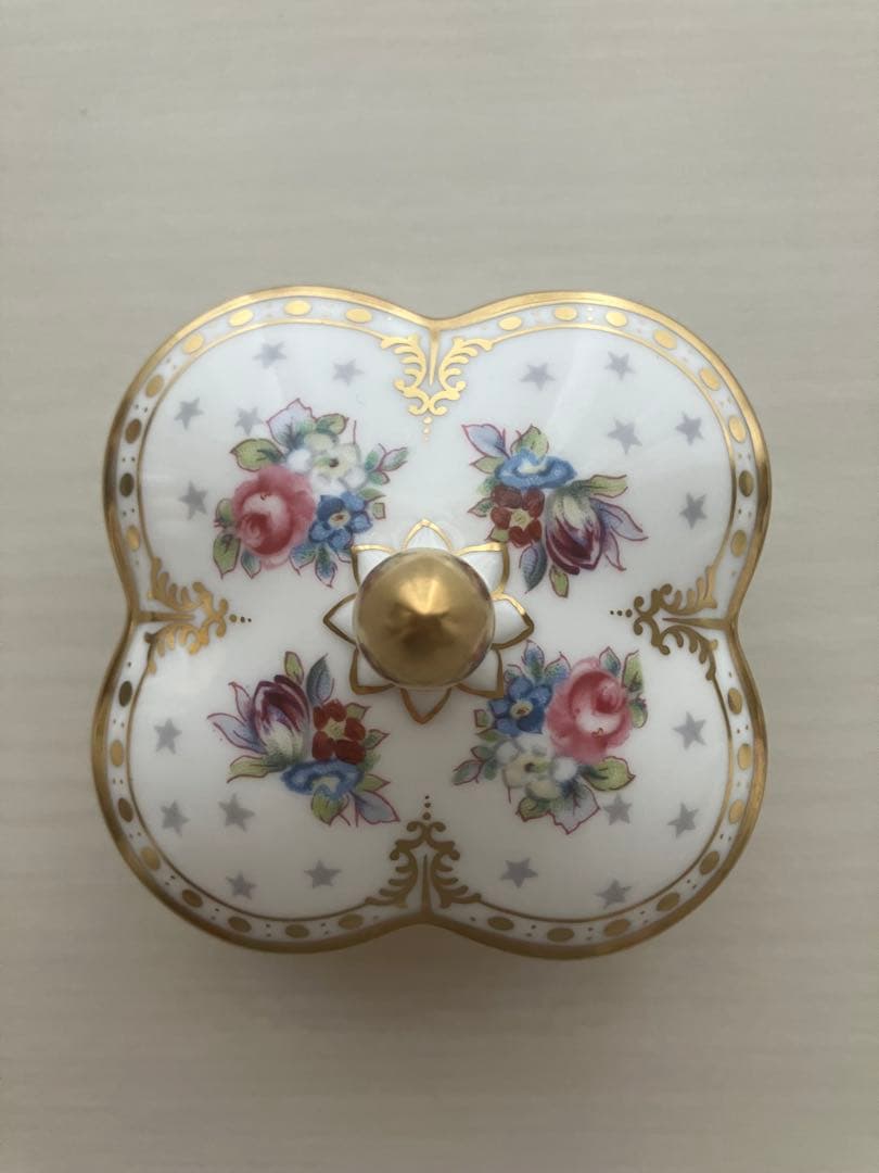 ロイヤルクラウンダービー　ロイヤルアントワネット　蓋付き　小物入れ
