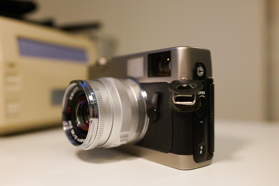 フィルムカメラ Konica HEXAR RF Limited + Zeiss ZM 35 F2