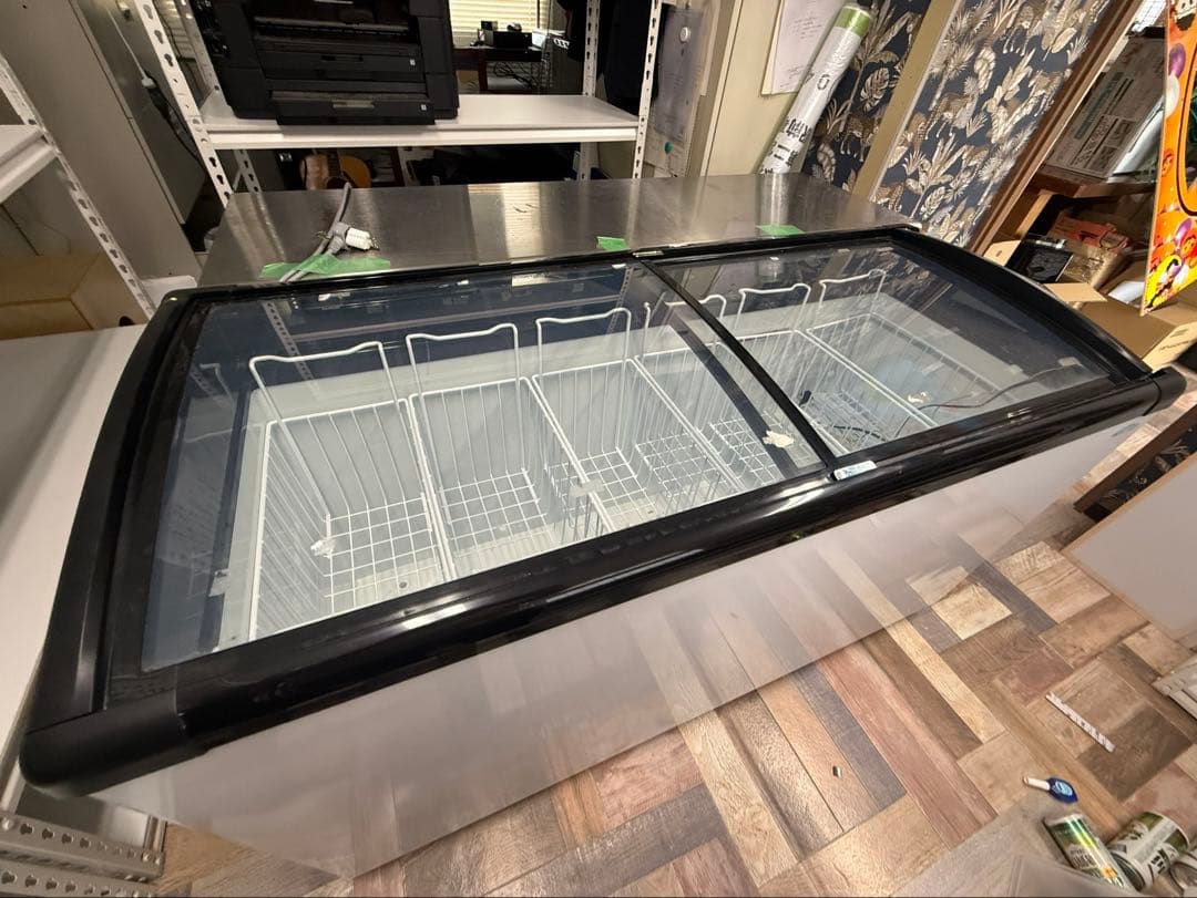 大幅値下げ！ガラス扉付き冷凍ショーケースホワイト　美品