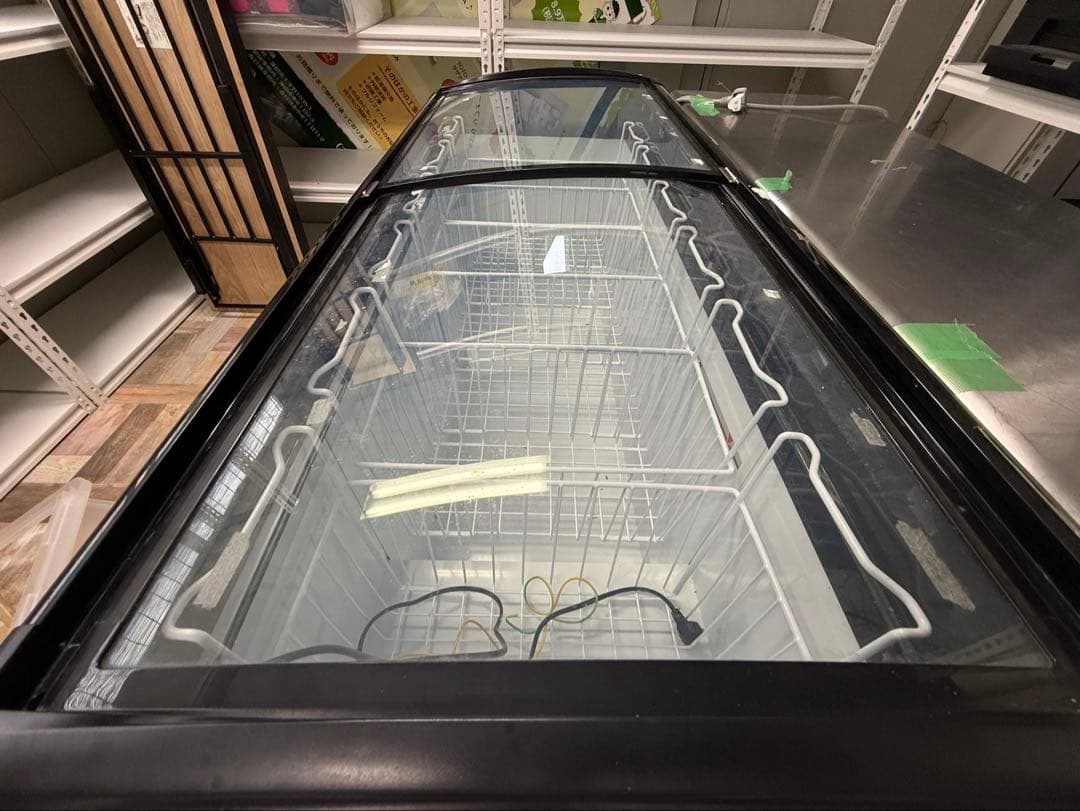 大幅値下げ！ガラス扉付き冷凍ショーケースホワイト　美品