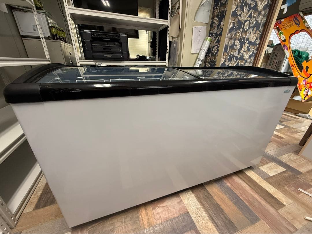 大幅値下げ！ガラス扉付き冷凍ショーケースホワイト　美品