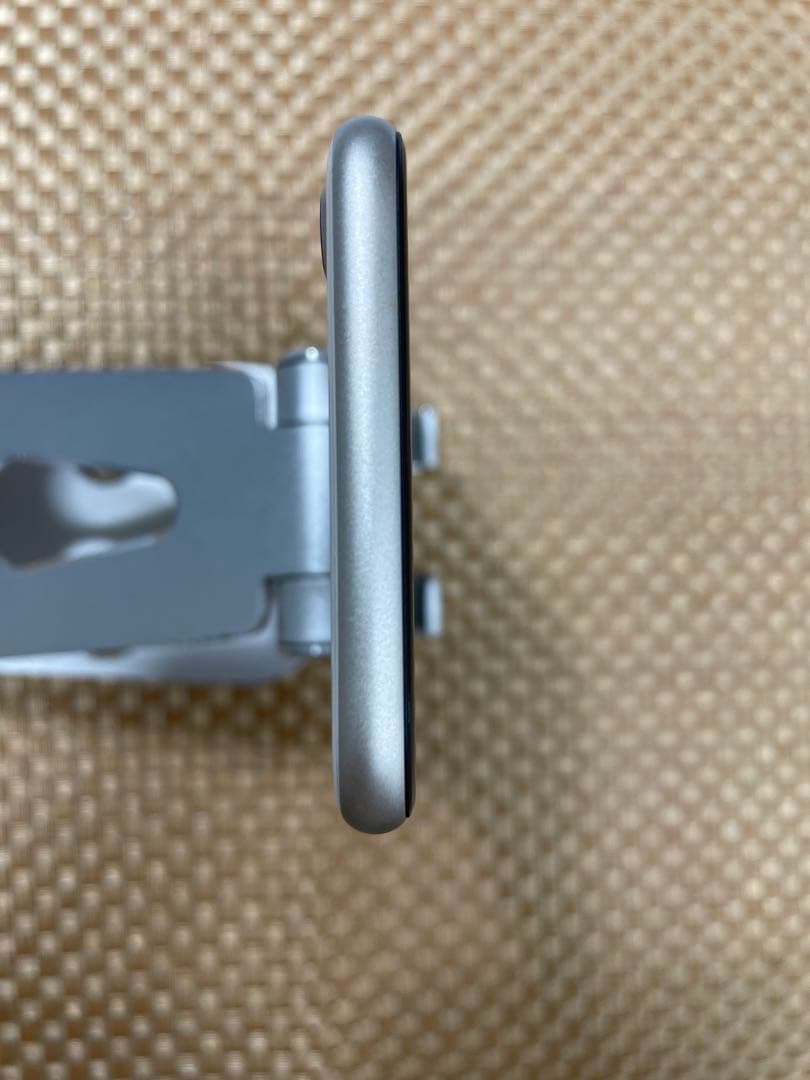 iPhone SE 第3世代 64 GB スターライトSIMフリー【2968】