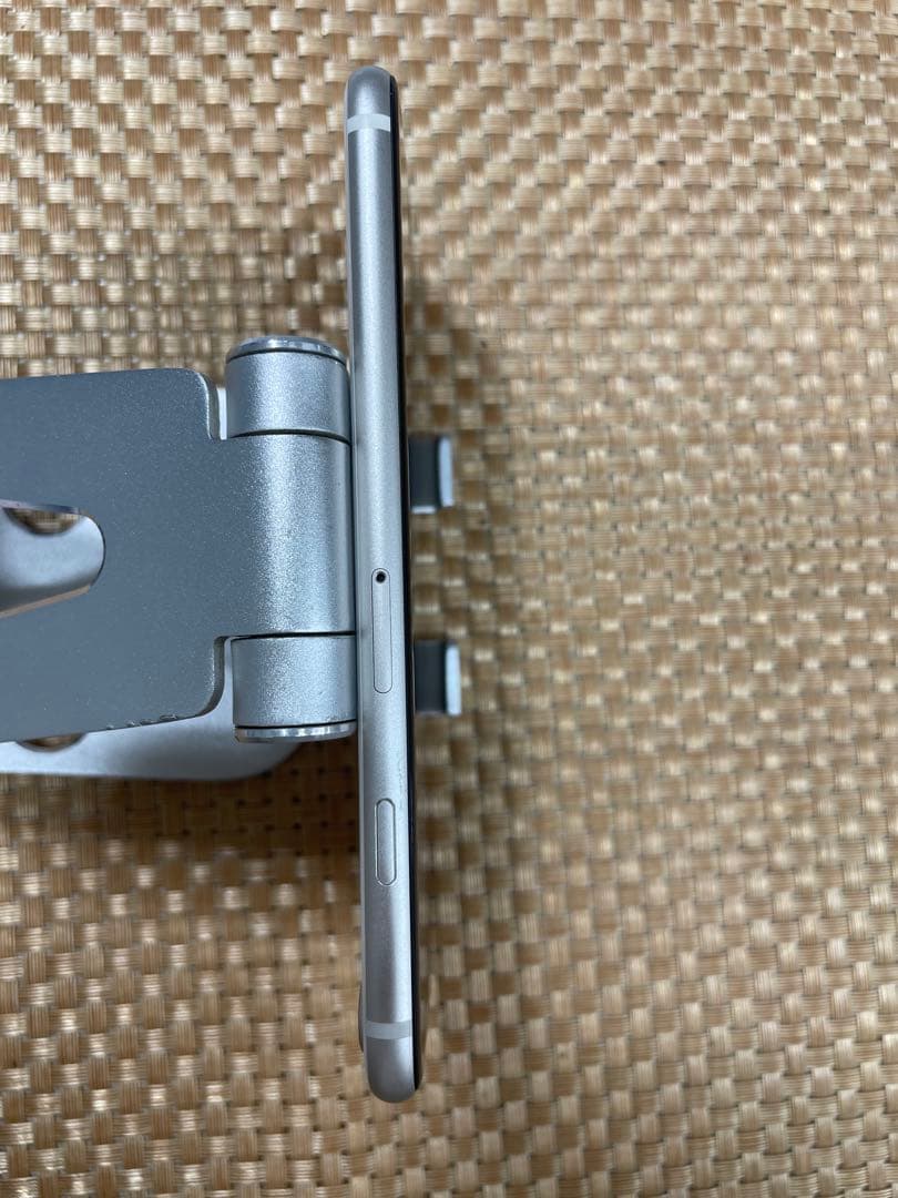 iPhone SE 第3世代 64 GB スターライトSIMフリー【2968】