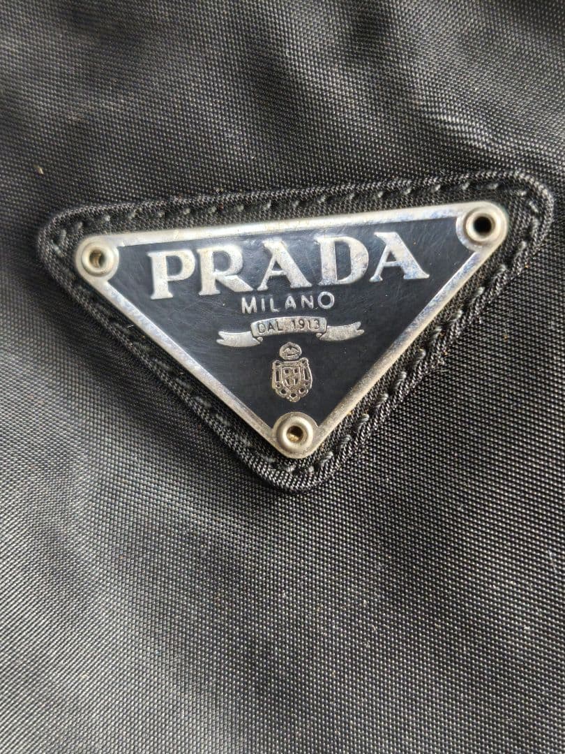 PRADA　ショルダーバッグ　ブラック