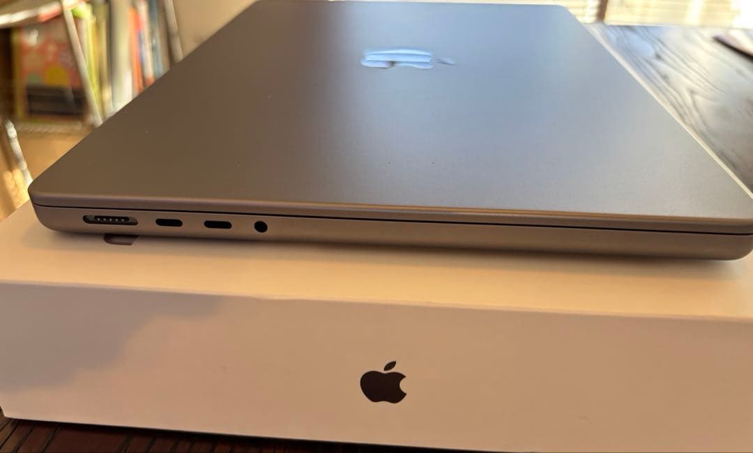 美品 Apple MacBook Pro M1 16GB 512GB 14in